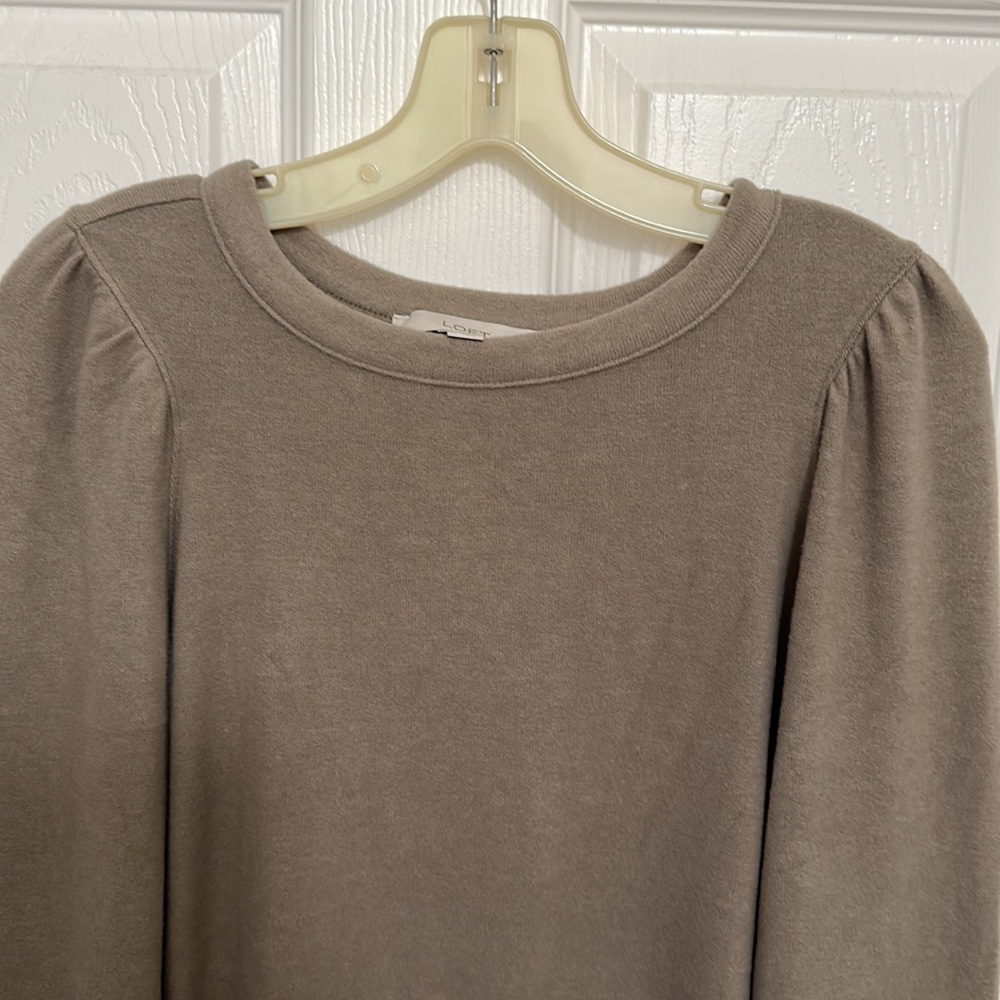 Women’s Long Sceep Scoop Neck Top - Picture 2 of 4